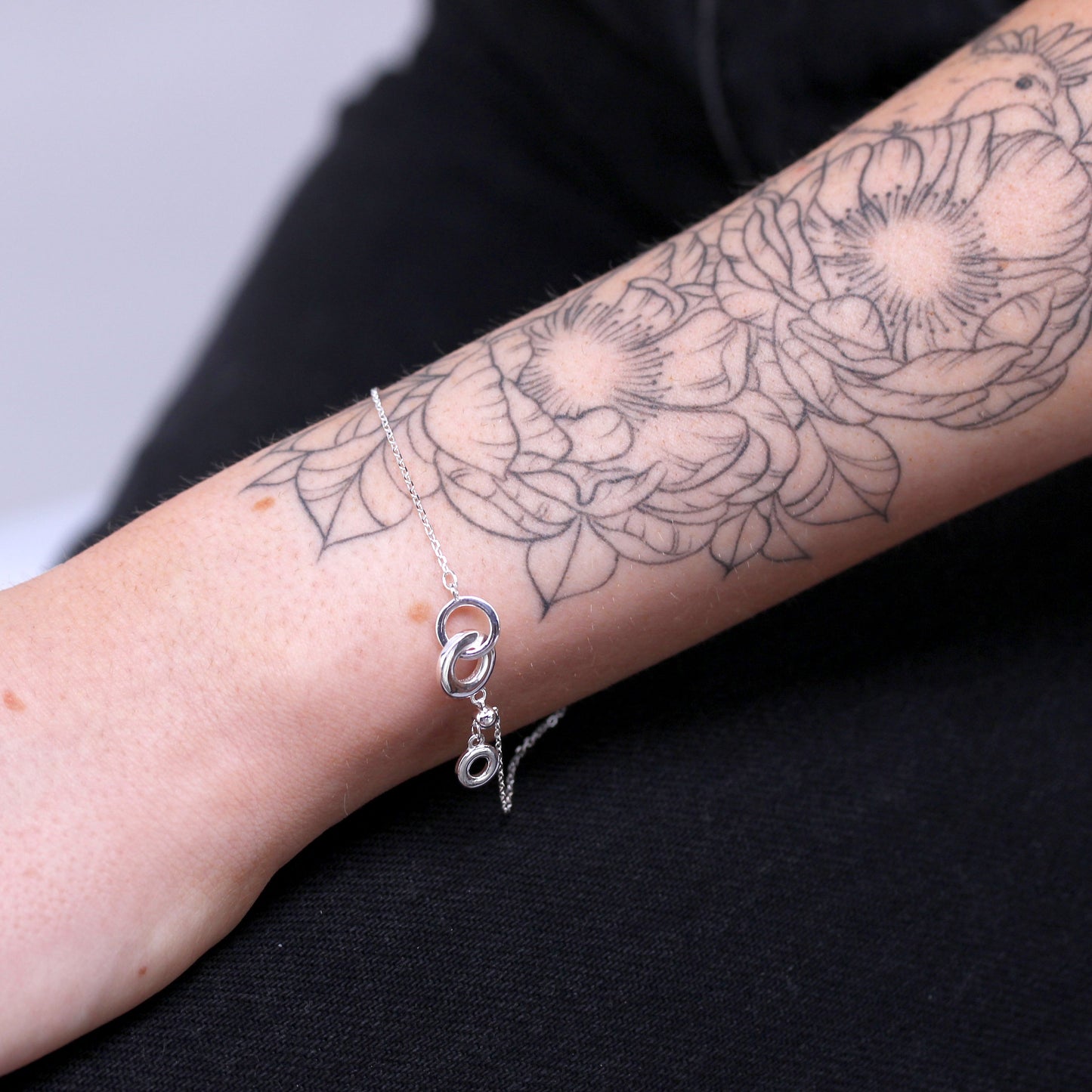 Sterlingsilber Ineinandergreifend Karma Kreise Armband Einstellbar