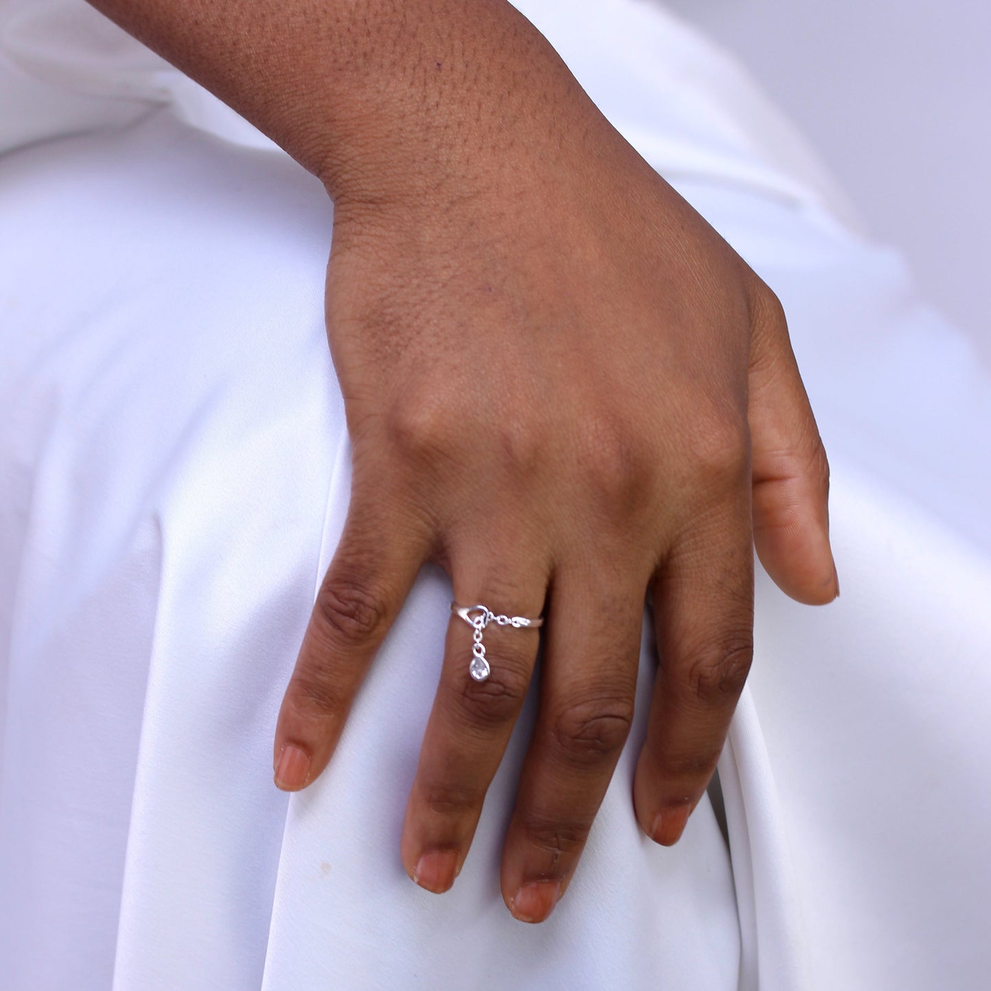 Sterlingsilber Klar CZ Tränentropfen Kettenhänger Ring Größenverstellbar