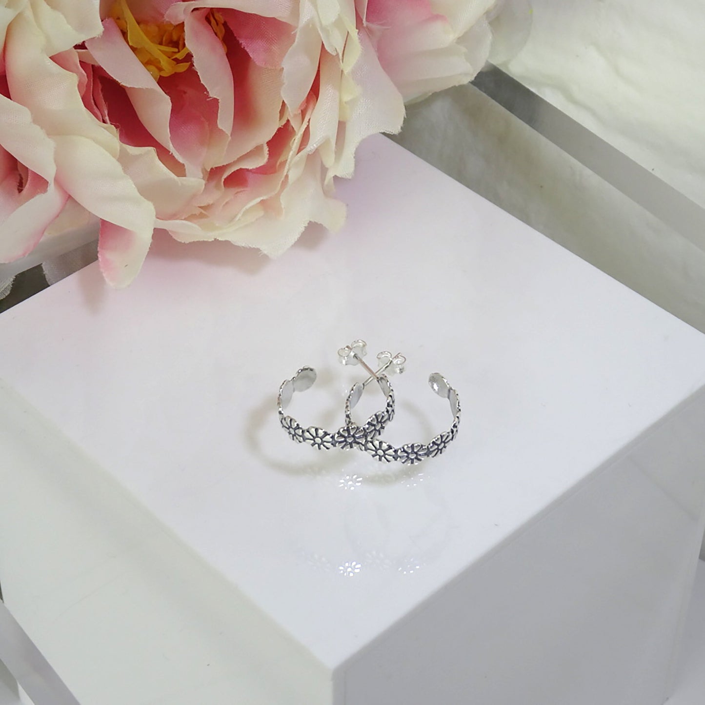 Sterlingsilber Gänseblümchen Offen Creolen Ohrstecker