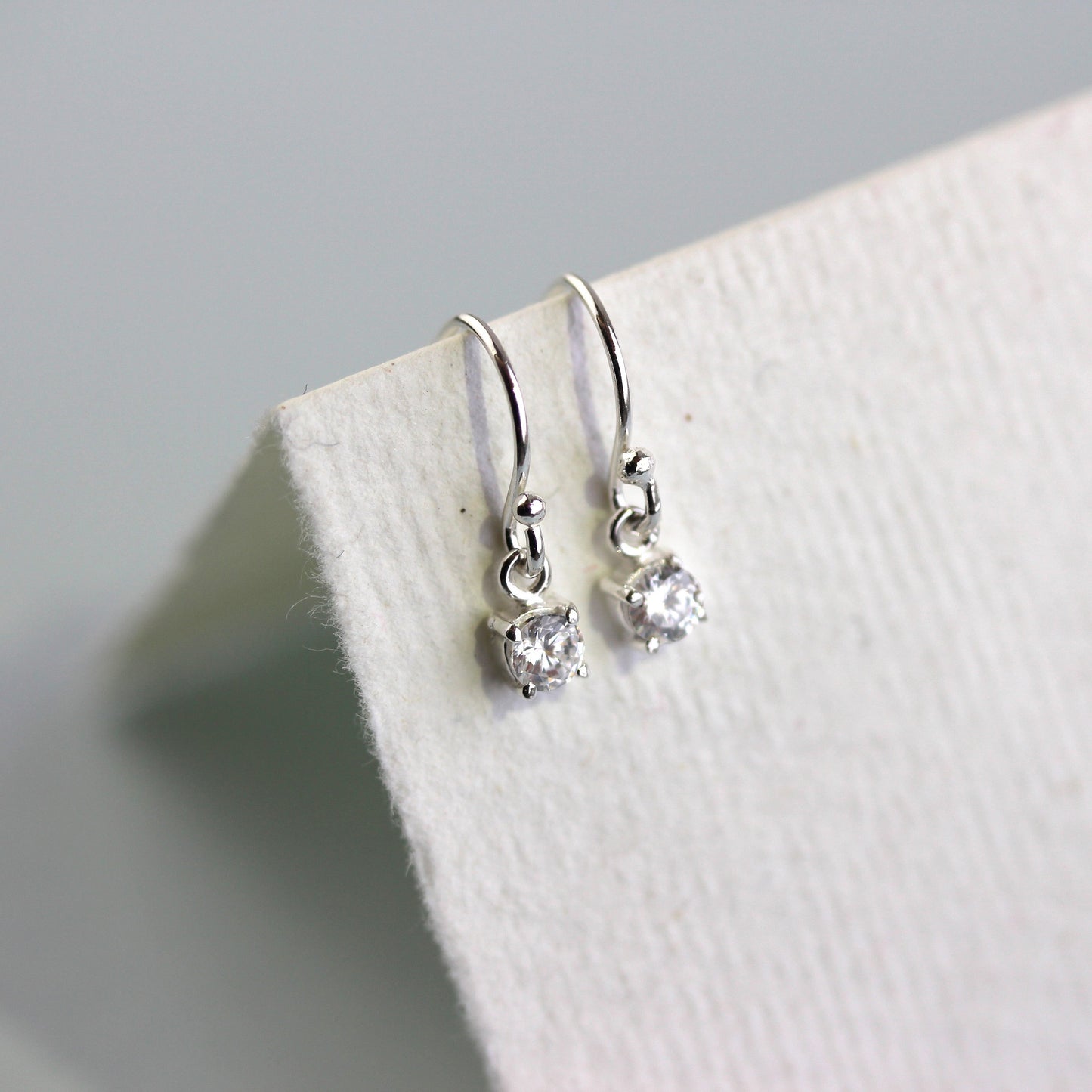 Sterlingsilber Klar CZ Kristall April Geburtsstein Ohrringe