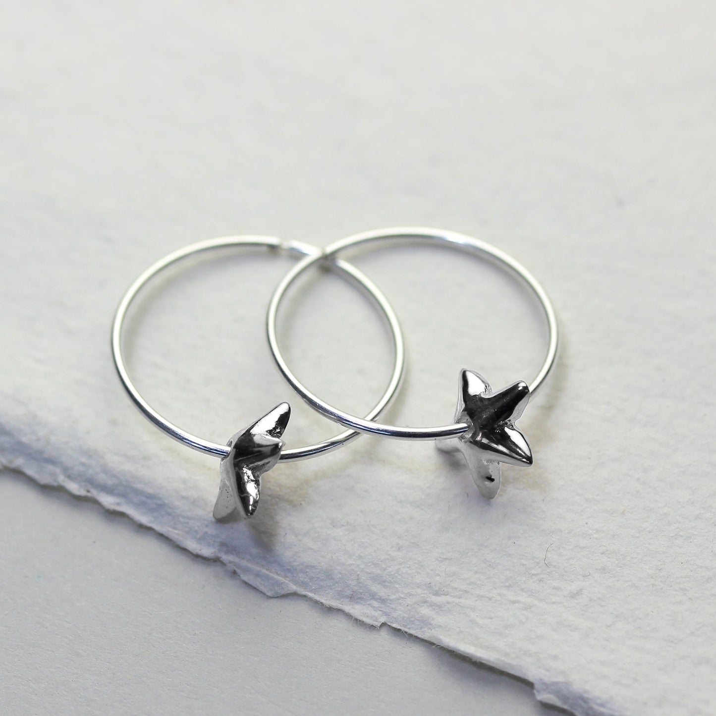 Sterlingsilber 18mm Creolen Ohrringe mit Lilien Blume Anhänger