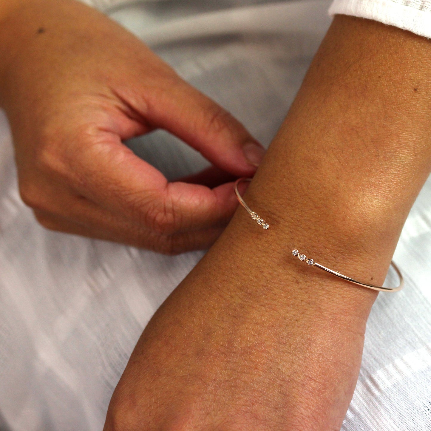 Rosévergoldet Sterlingsilber Winzig Rund CZ Manschetten Armreif