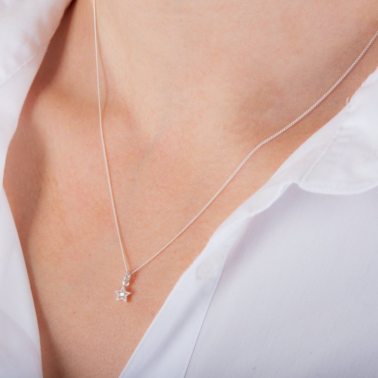 Kleine Halskette aus Sterlingsilber mit Stern aus Zirkonia, 14–32 Zoll