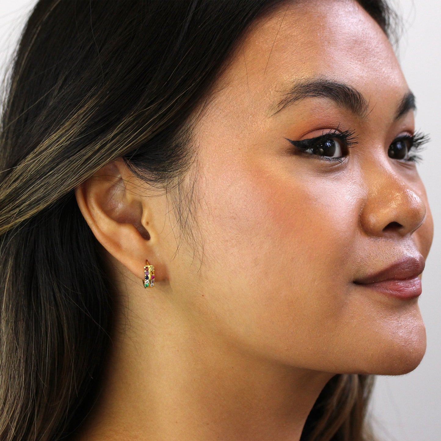 Vergoldet Sterlingsilber Regenbogen CZ 13mm Klappcreolen Ohrringe