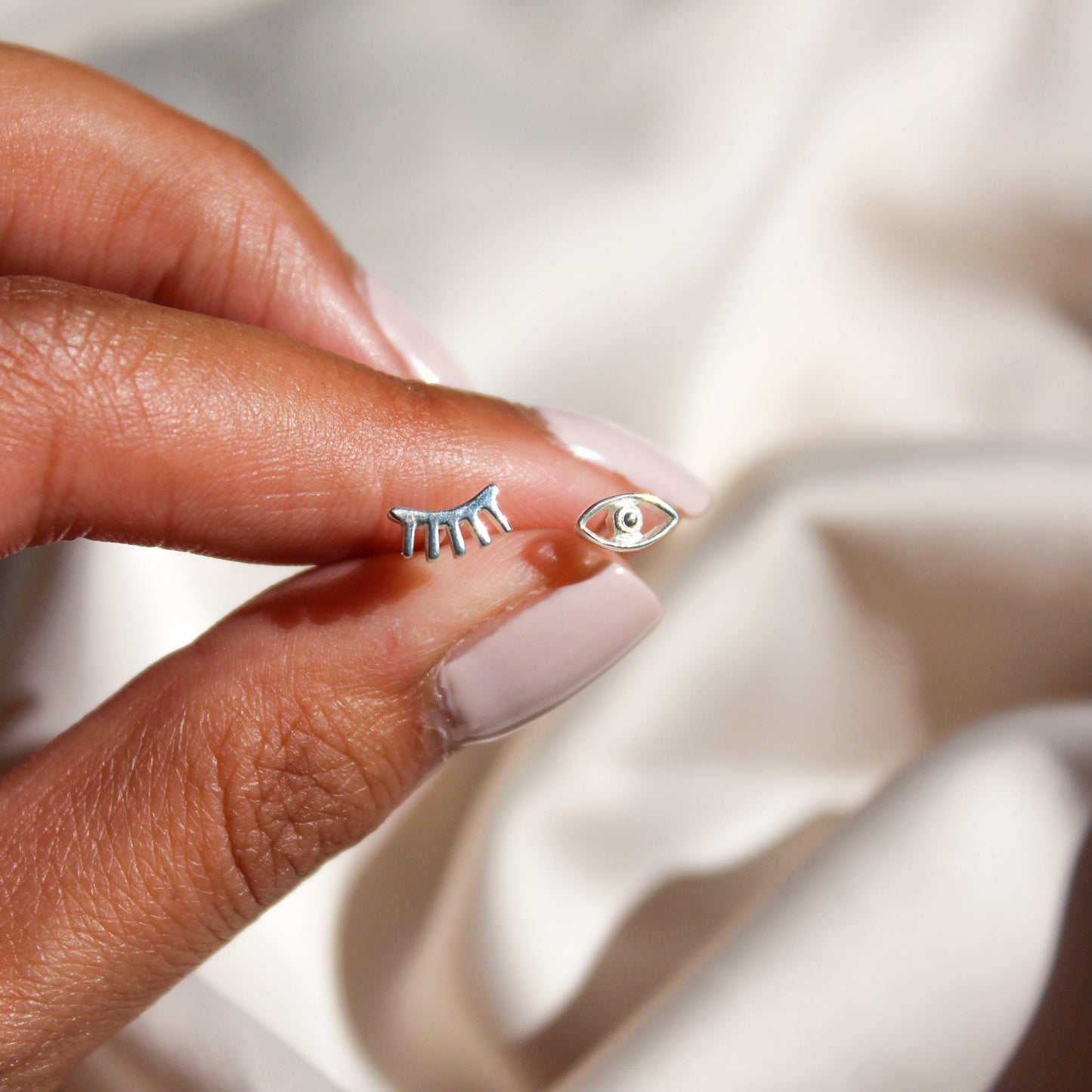 Sterlingsilber Zwinkerndes Auge Ohrstecker