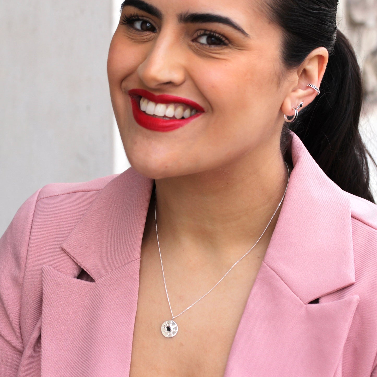 Halskette mit schwarzem CZ-Medaillon aus Sterlingsilber, 14–32 Zoll