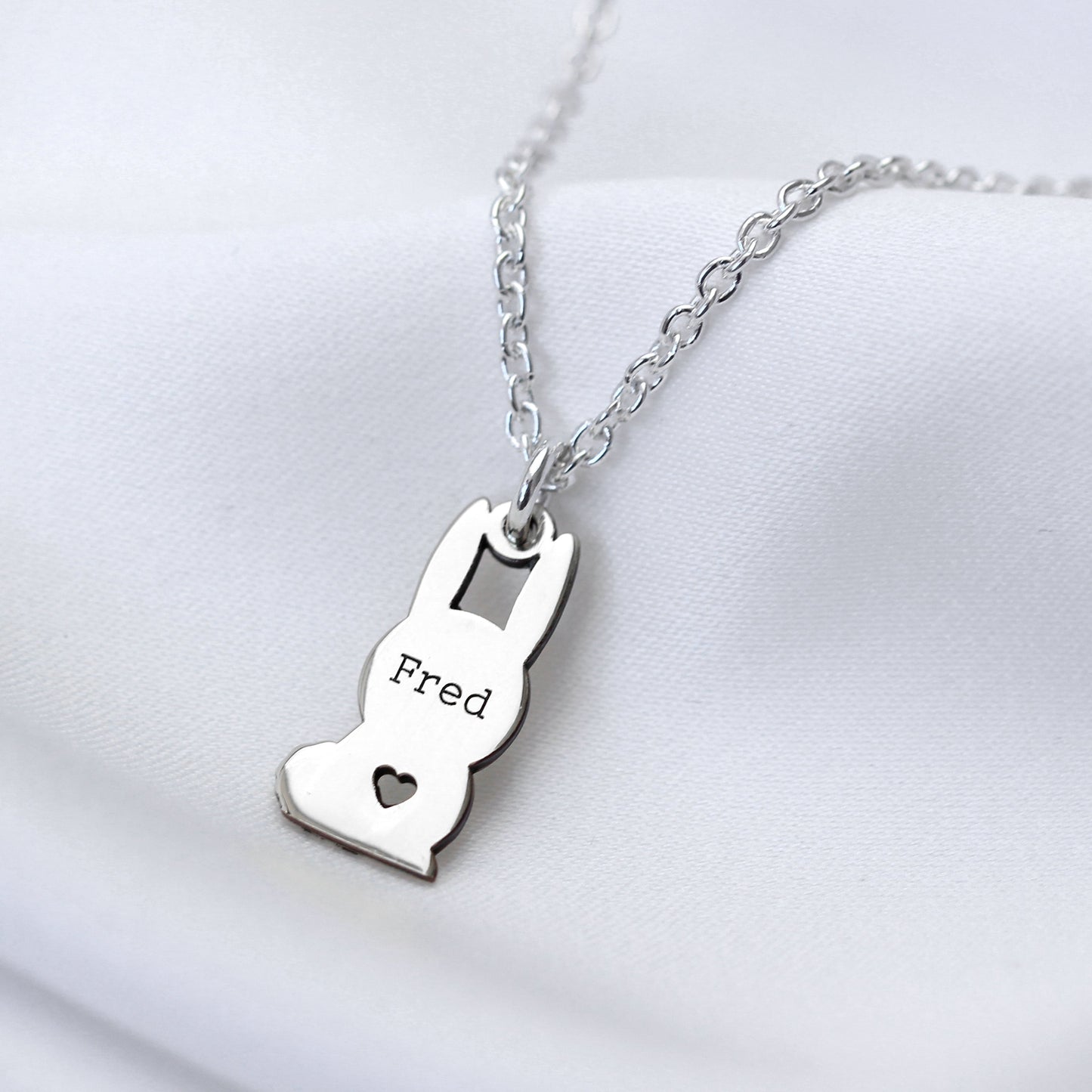 Maßgefertigte Halskette aus Sterlingsilber mit Kaninchen und Namen 16–24 Zoll