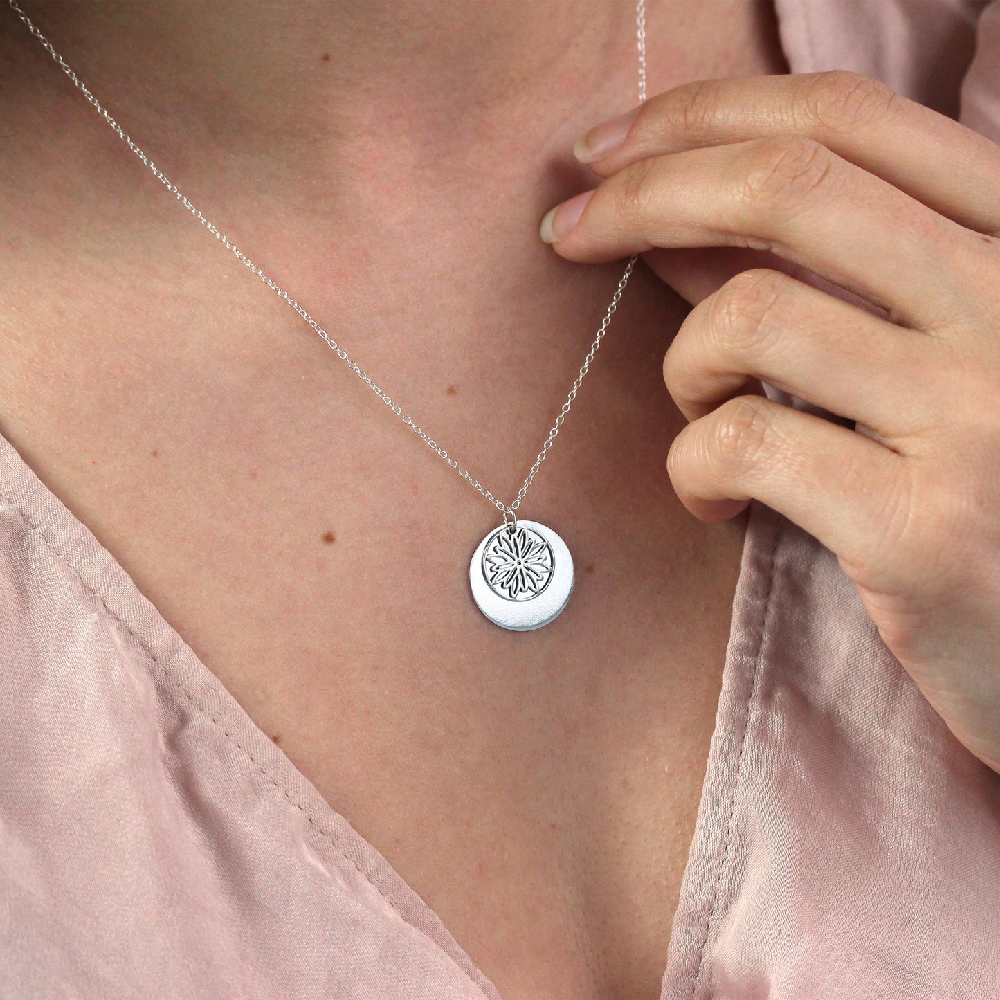 Sterling Silber Chrysanthemenblume & 18 mm Anhänger Halskette 14-22 Zoll