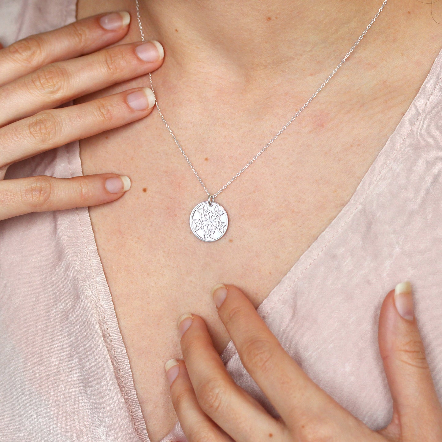 Sterlingsilber Juli Rittersporn Geburtsblume & 18mm Gravierbar Namensschild Halskette 14 - 56cm