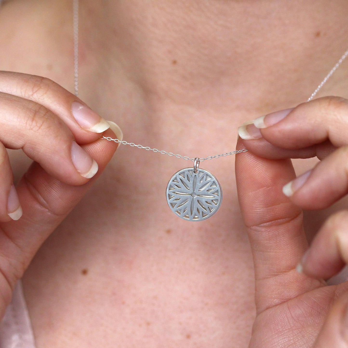 Sterlingsilber September Aster Geburtsblume & 18mm Gravierbar Namensschild Halskette 14 - 56cm