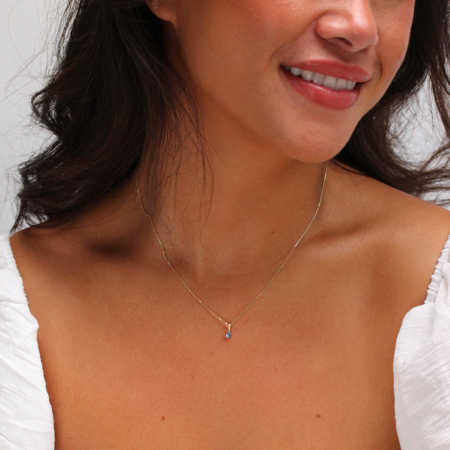 Halskette aus 9 Karat Gold mit 5 mm runden Tansanit-CZ-Steinen in Krappenfassung, 16–20 Zoll