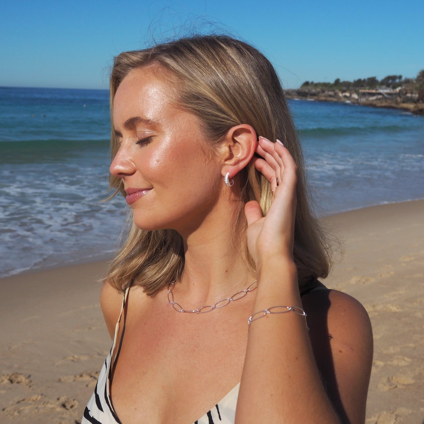 Sterling Silber Ohrstecker mit offenem Reif und verdrehtem Seil