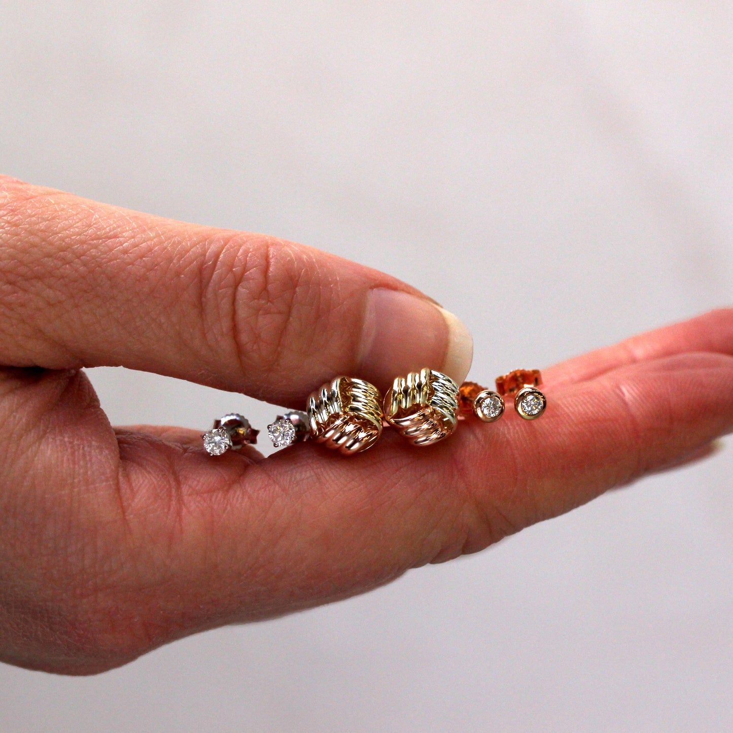 9ct Weißgold 0,23ct Diamanten 4 Klauen Set Runde Solitaire Ohrstecker