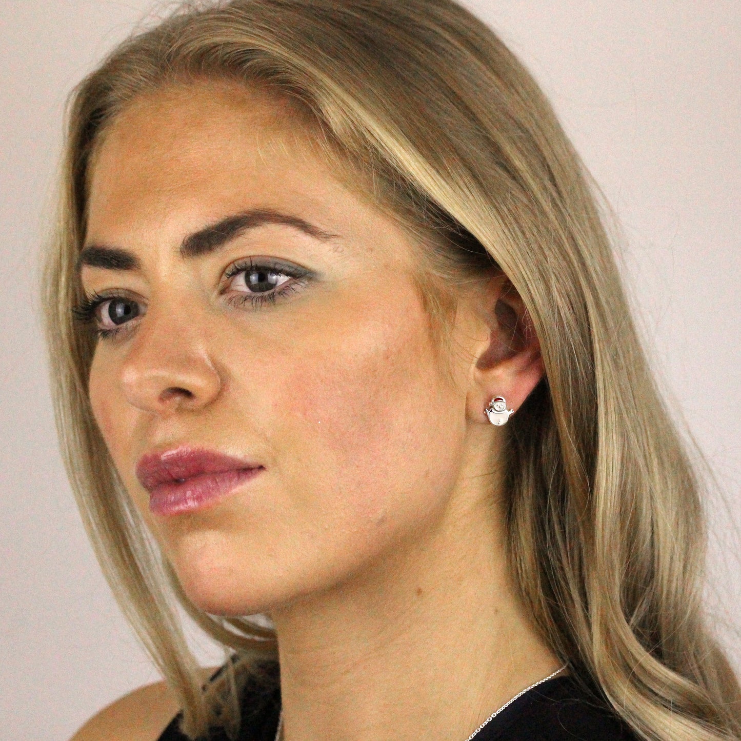 Sterlingsilber & Emaille Fröhlicher Schneemann Ohrstecker