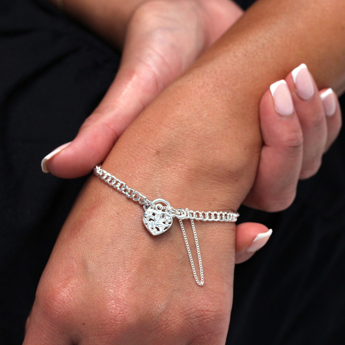 Sterling Silber Curb-Kettenarmband mit Herz-Vorhängeschloss 6–8 Zoll