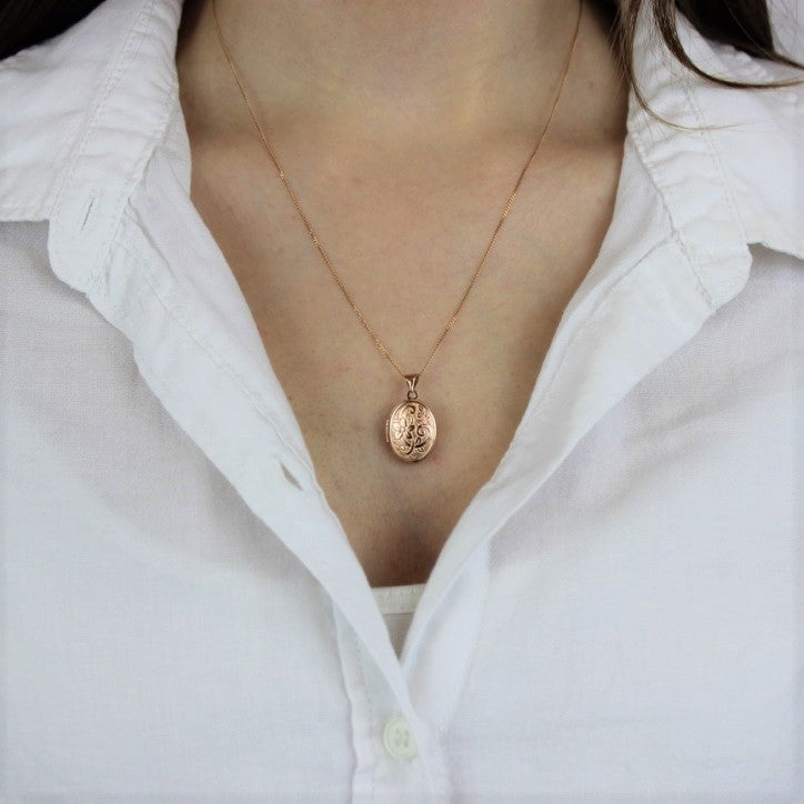 9 Karat Roségold Medaillon mit Blumengravur