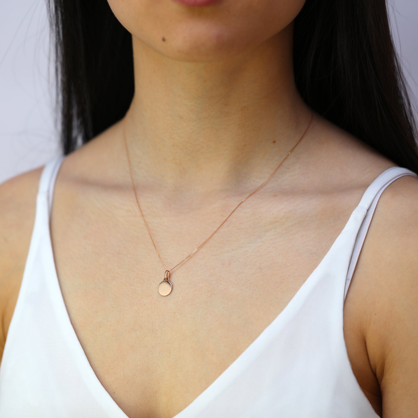 Halskette mit gravierbarem rundem Anhänger aus 9 Karat Roségold, 16–18 Zoll