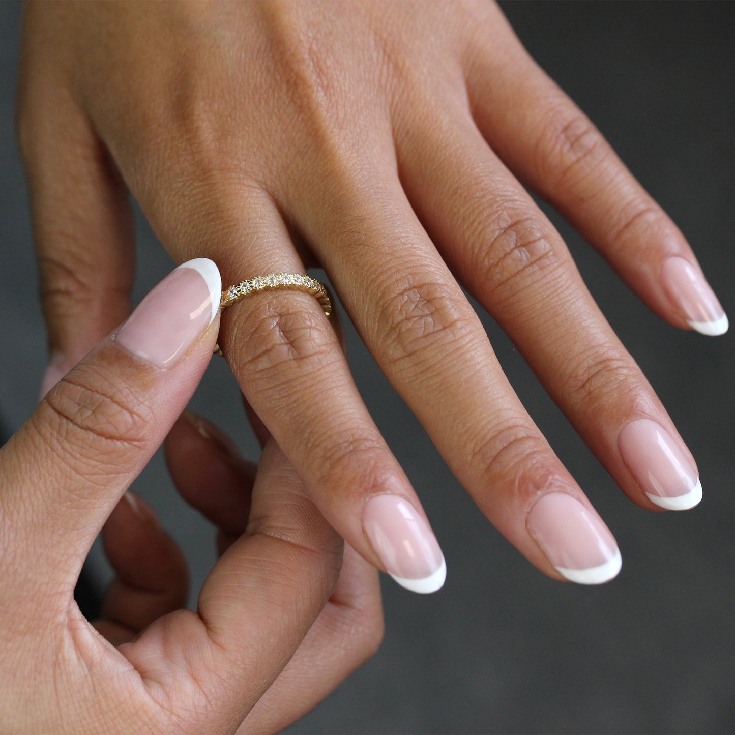 9 Karat Gold & klarer CZ-Kristall Vollständiger Ewigkeitsring zum Stapeln Größe I-U