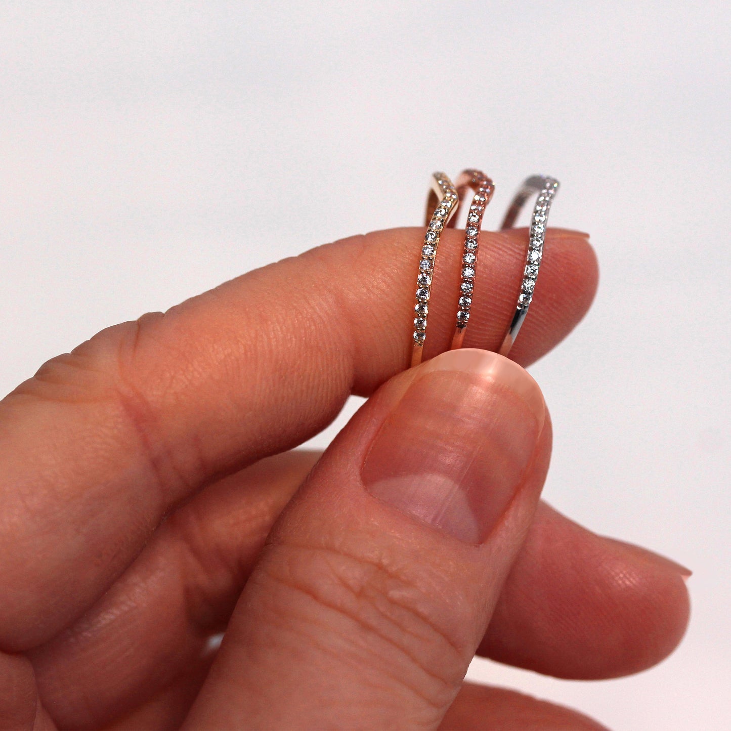 9 Karat Gold & klarer Zirkonia Wishbone-Halb-Ewigkeits-Stapelring Größe I-U