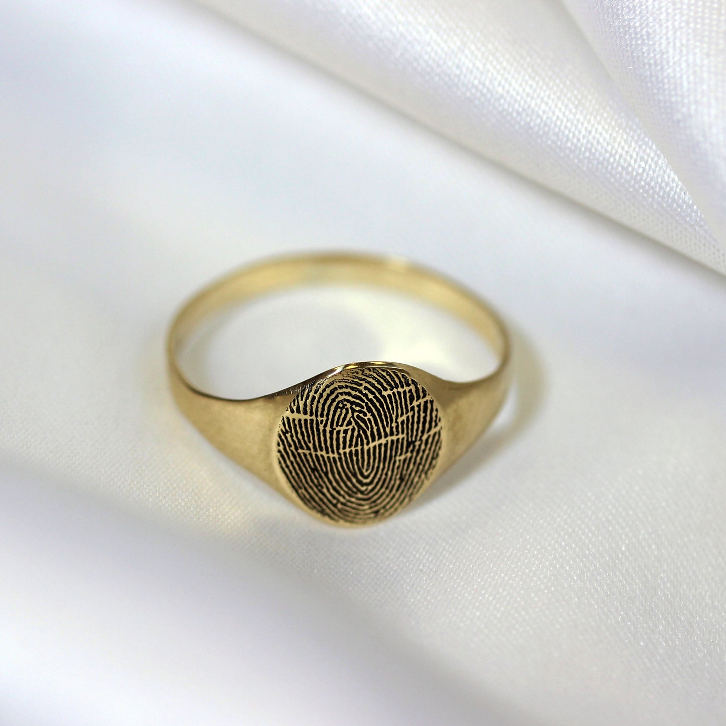 Personalisierter Siegelring aus 9 Karat Gold mit Fingerabdruck