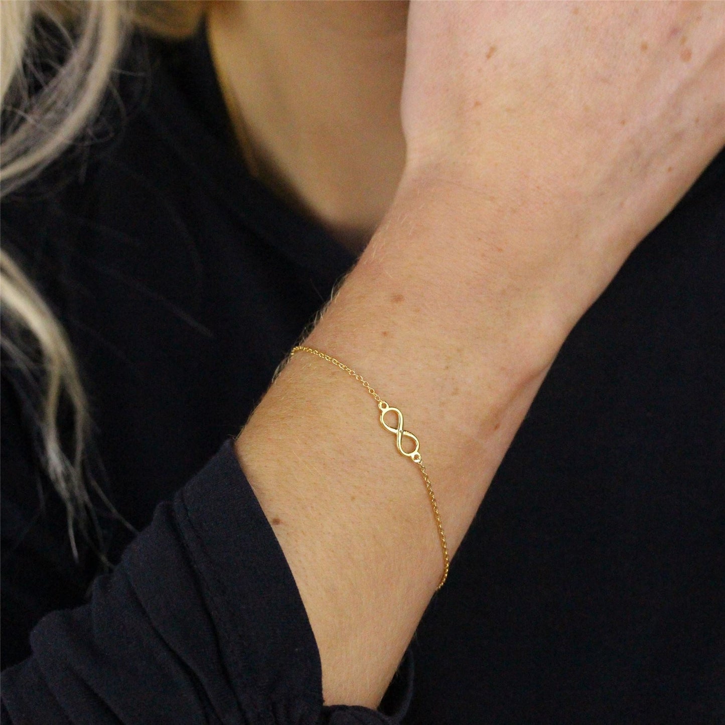 Vergoldetes Sterlingsilber & echtes Diamant 7-Zoll-Armband mit Unendlichkeitssymbol