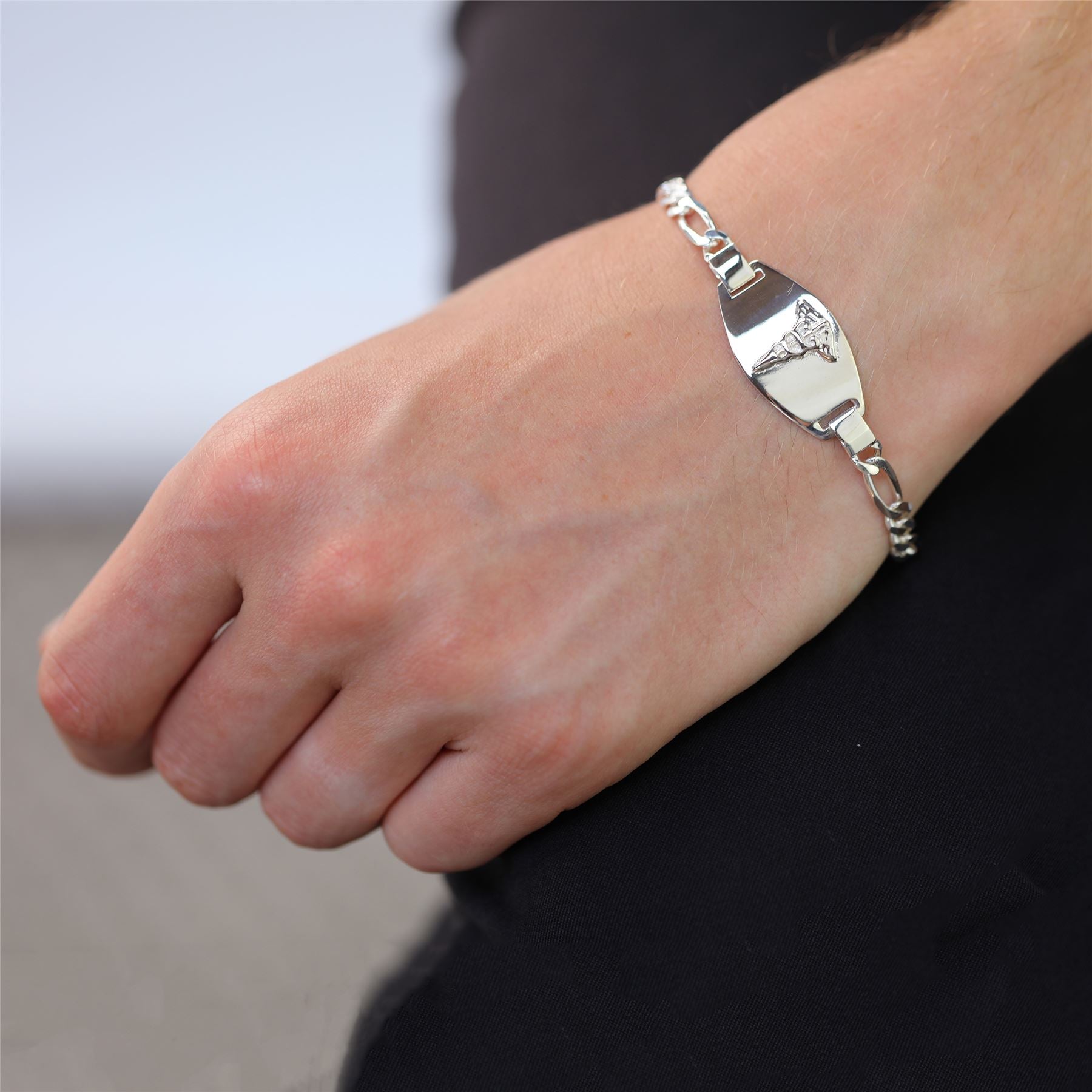 Sterlingsilber 6 mm Curb Herren-Armband mit Gravur für medizinische Notfälle 19 cm