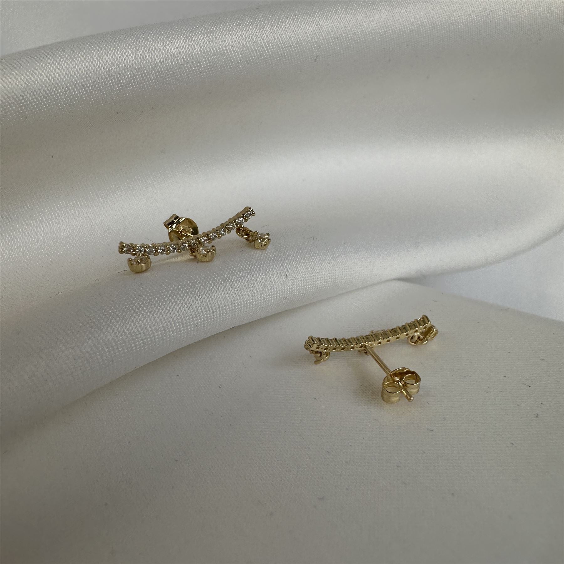 Ohrstecker aus 9 Karat. Gold mit klaren CZ-Steinen