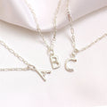 Sterlingsilber Halskette mit drei Diamanten und Initialen