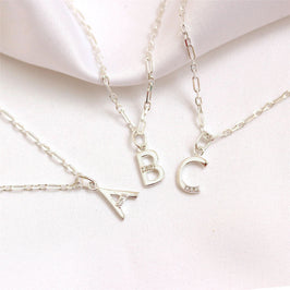 Sterlingsilber Halskette mit drei Diamanten und Initialen