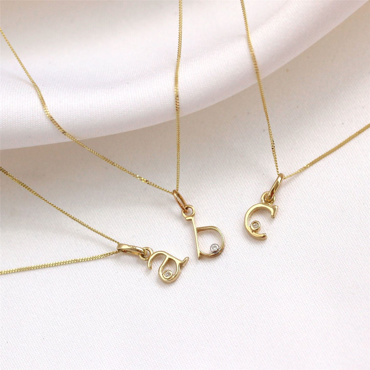 9 Karat Gold Diamant-Initialen-Halskette