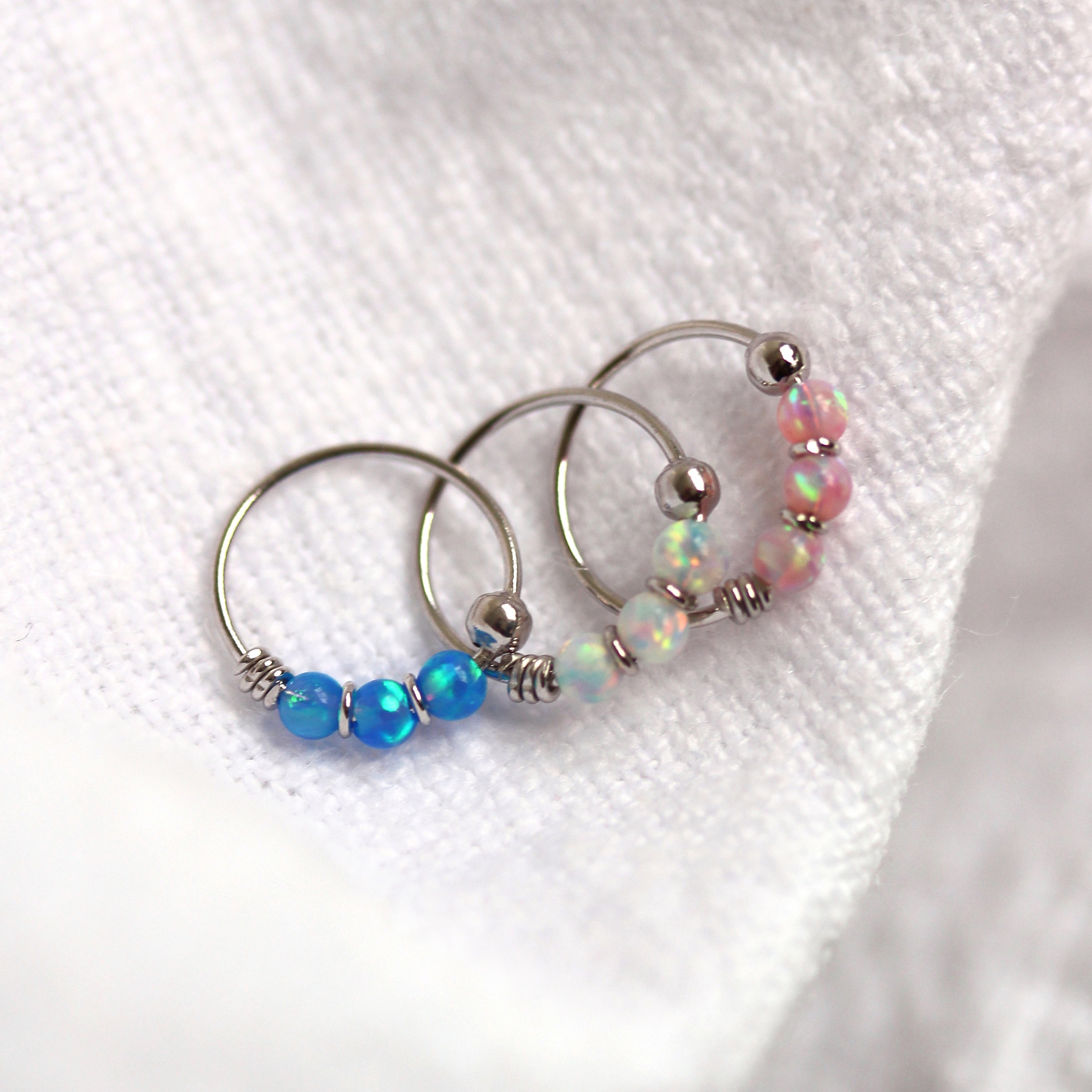 9 Karat Weiß & Opal Perlen Nasenring
