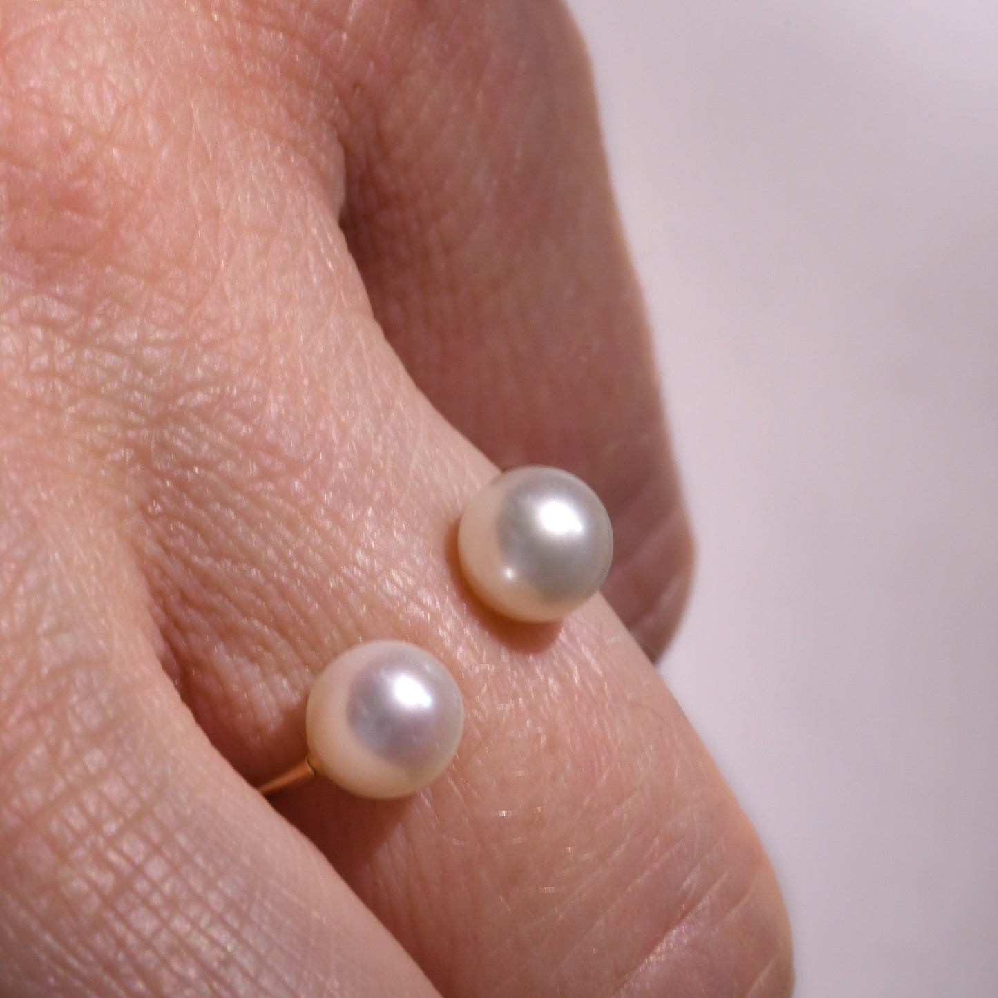 9 Karat Gelbgold Zweifach Weiß Süßwasserperle Offen Größenverstellbar Ring