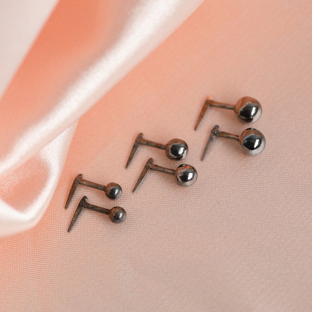 Andralok Kugel-Ohrstecker aus schwarz rhodiniertem Sterlingsilber, 3-5 mm