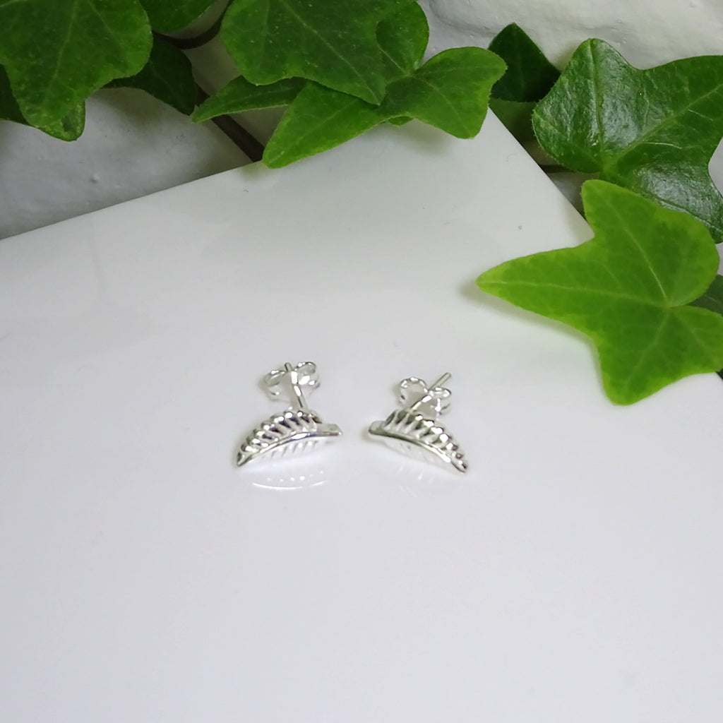Ohrstecker aus Sterlingsilber mit Blatt