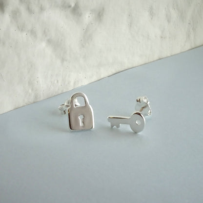 Sterlingsilber Schlüssel und Vorhängeschloss Ohrstecker