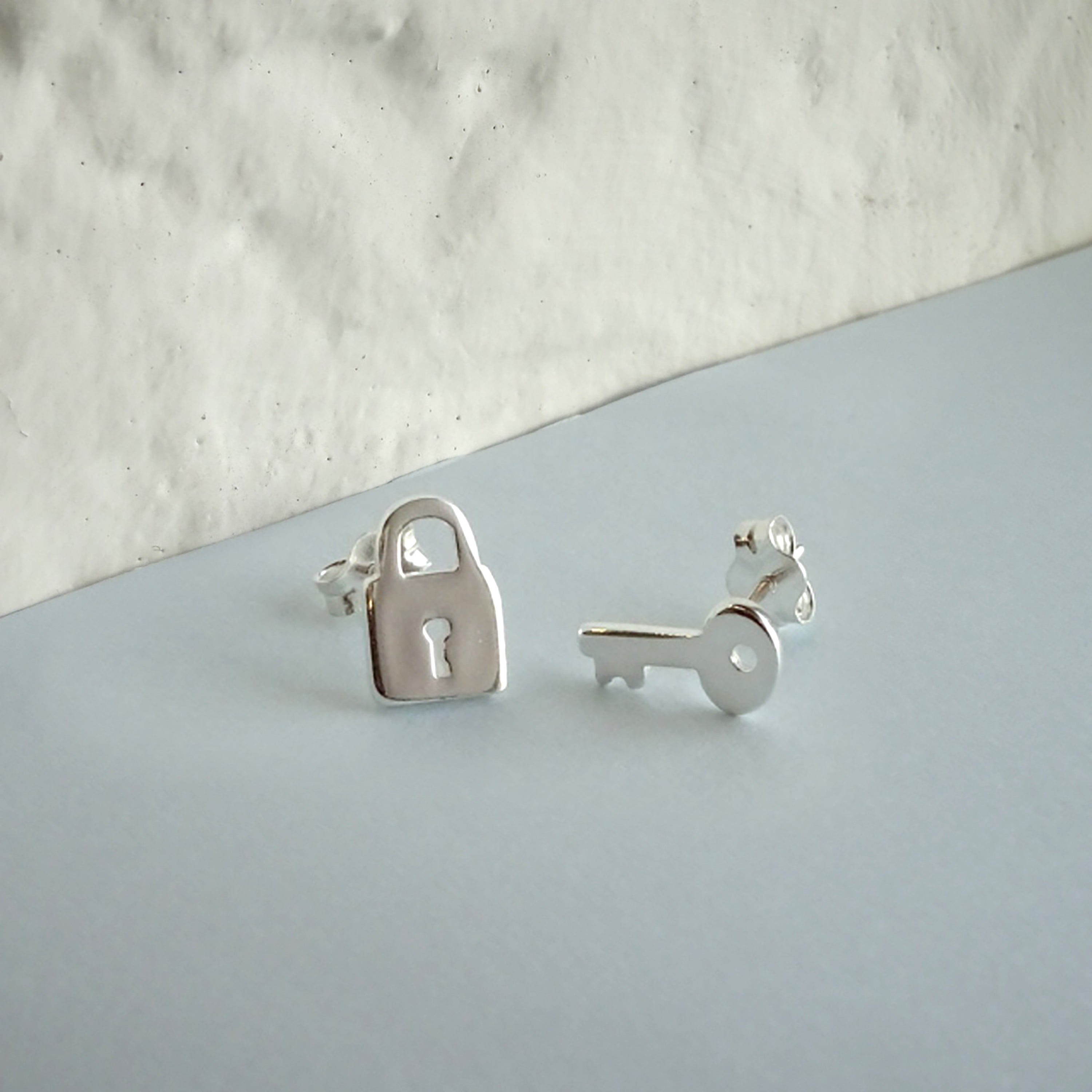 Sterlingsilber Schlüssel und Vorhängeschloss Ohrstecker
