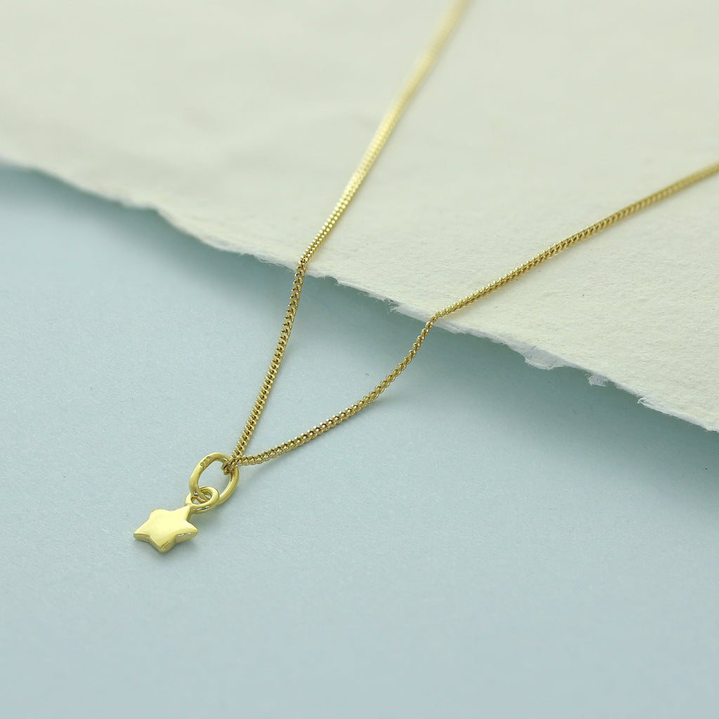 Goldbeschichtete Halskette aus Sterlingsilber mit kleinem Stern 35–81 cm