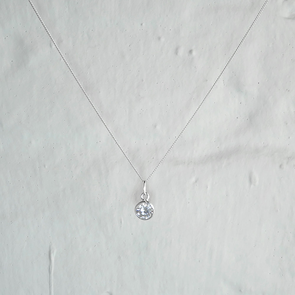 Halskette aus Sterlingsilber mit klarem Zirkonia in Zargenfassung, 5 mm, 40 - 80 cm