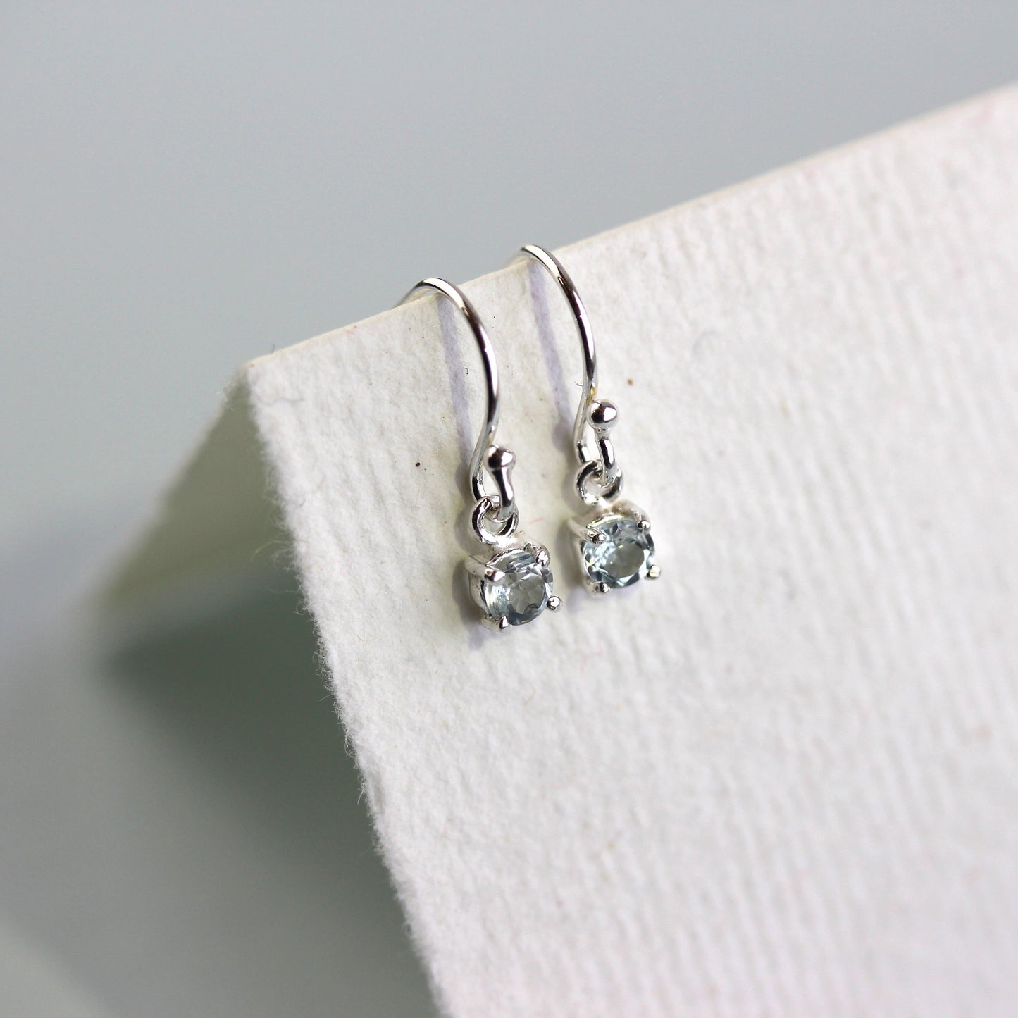 Sterlingsilber Aquamarin CZ Geburtsstein Ohrringe