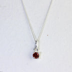 Sterlingsilber Halskette mit Granat CZ Januar Geburtsstein und Krappenfassung – 14–32 Zoll