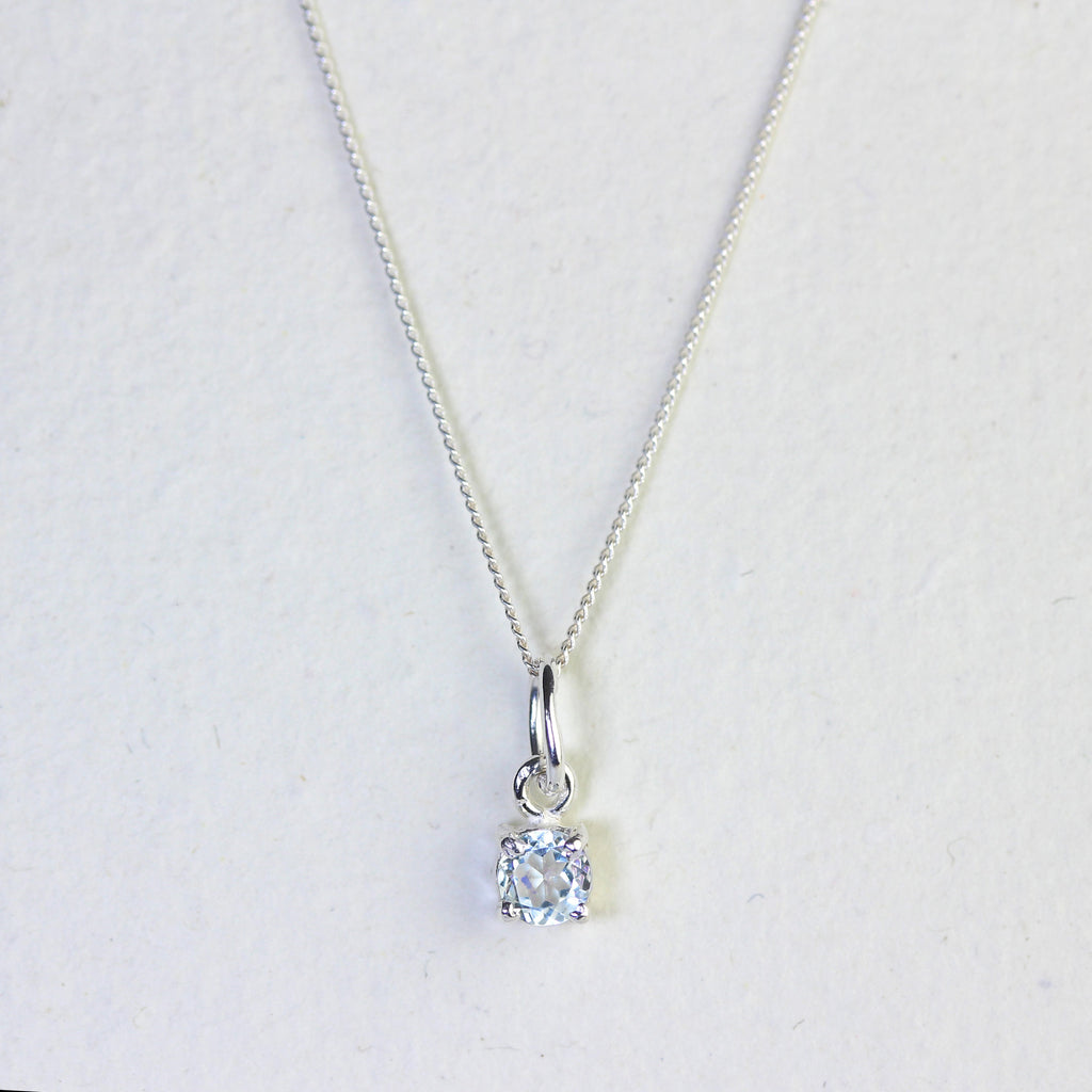 Halskette aus Sterlingsilber mit Aquamarin CZ, Geburtsstein für März, mit Krappenfassung – 14–32 Zoll