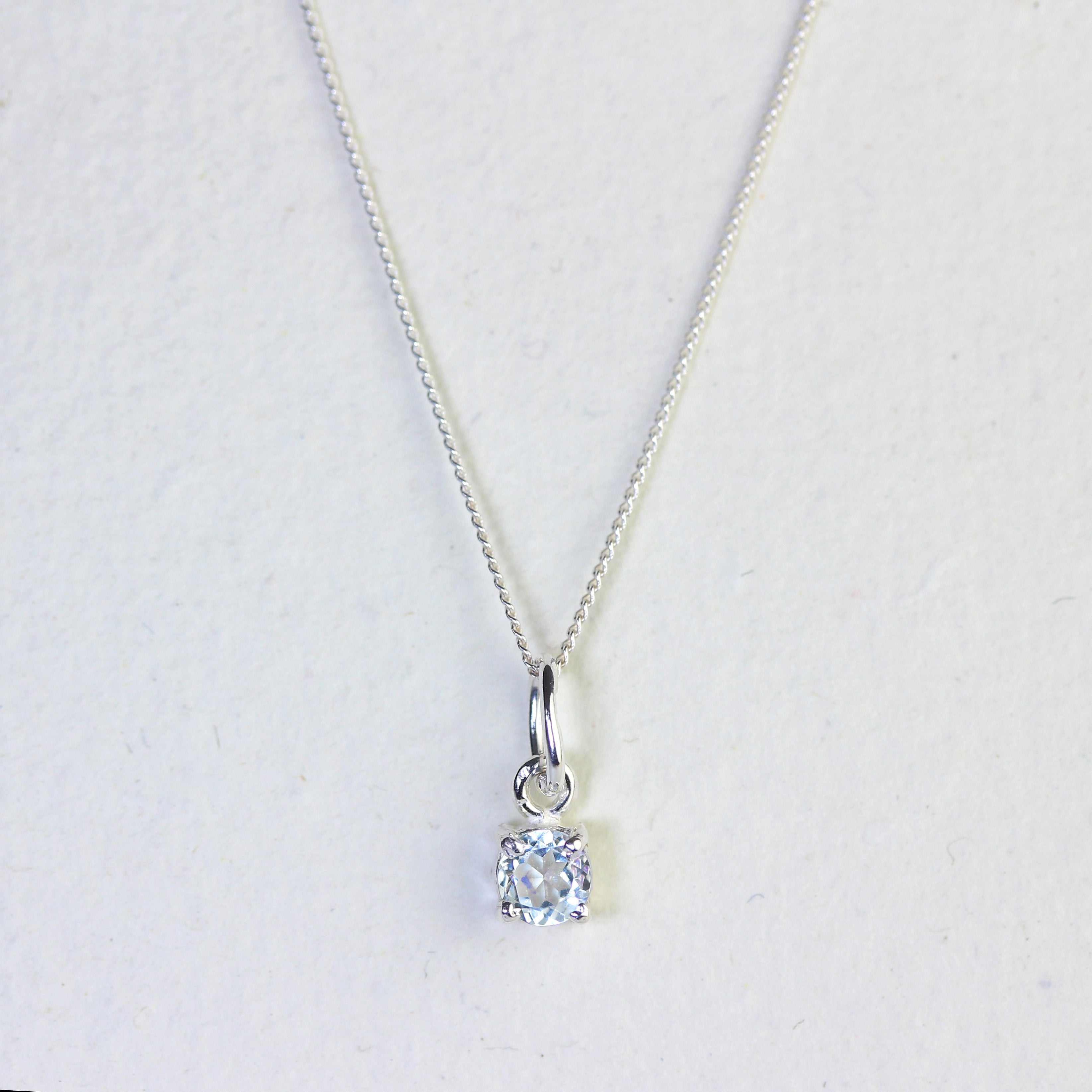 Halskette aus Sterlingsilber mit Aquamarin CZ, Geburtsstein für März, mit Krappenfassung – 14–32 Zoll