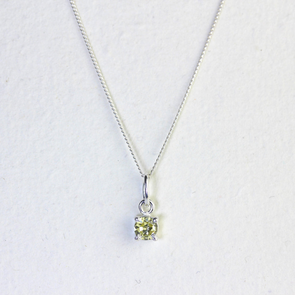 Sterlingsilber Peridot CZ August Geburtsstein Krallenhalskette - 14 - 32 Zoll