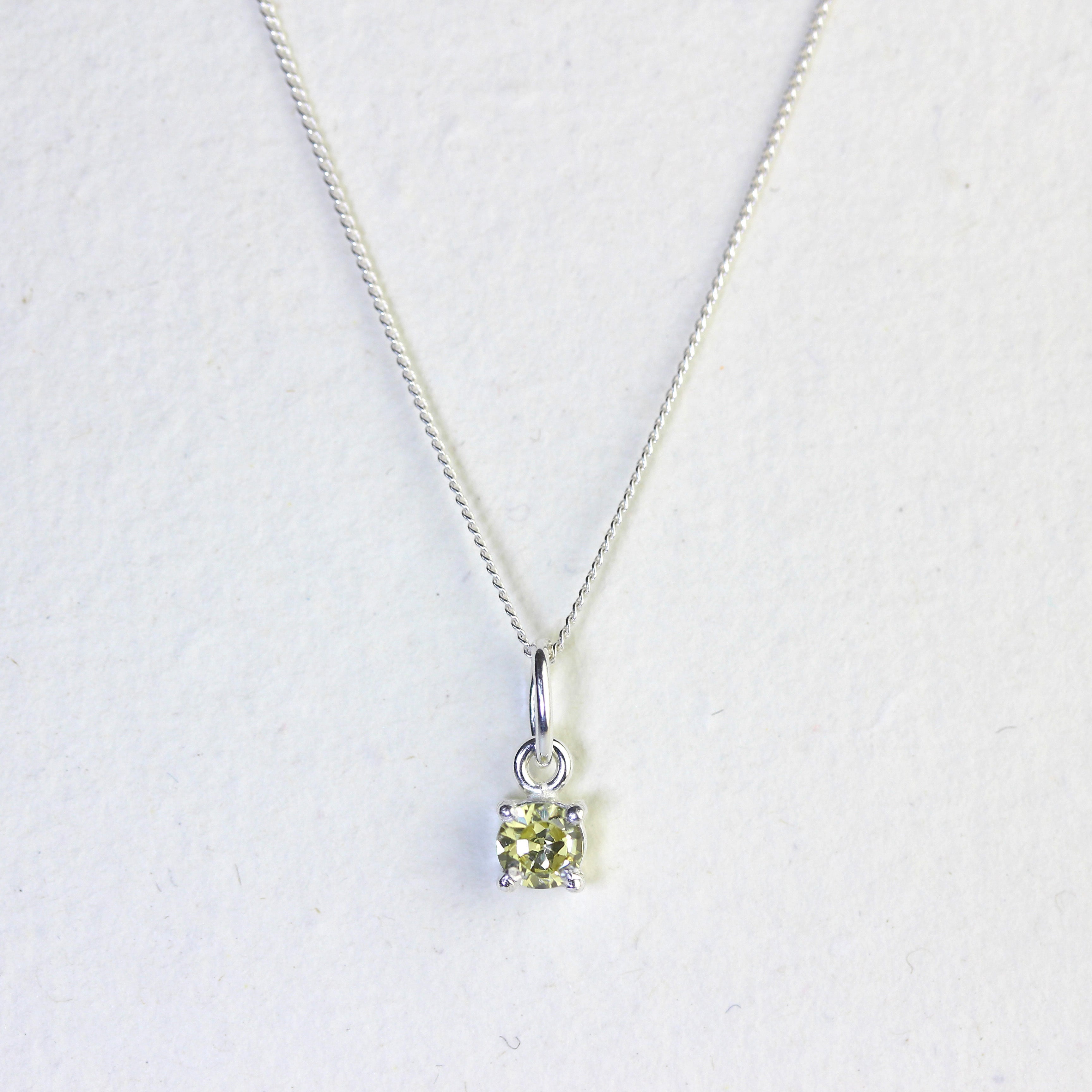 Sterlingsilber Peridot CZ August Geburtsstein Krallenhalskette - 14 - 32 Zoll