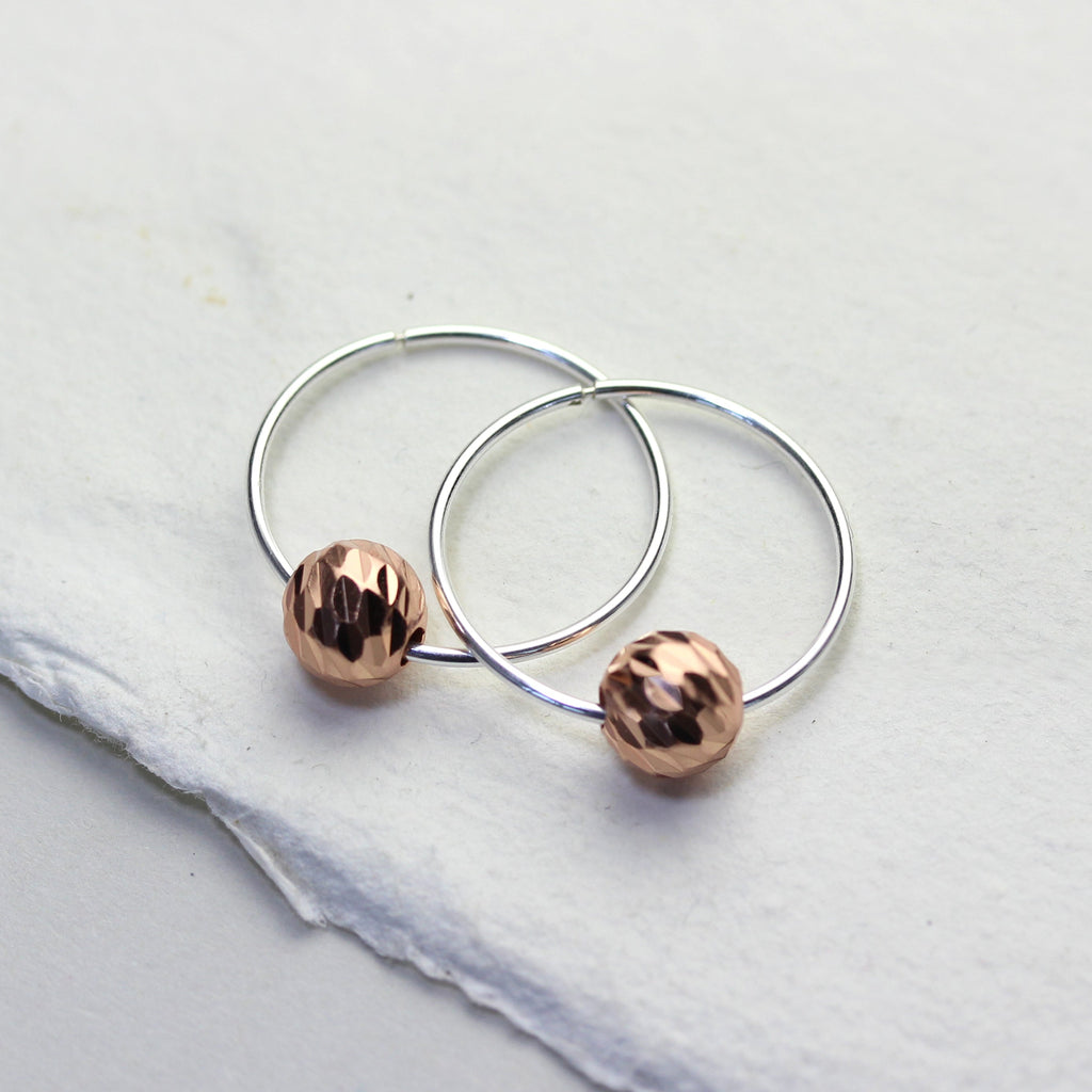 Sterlingsilber 18 mm Creolen Ohrringe mit Rosévergoldet Kugel Anhängern