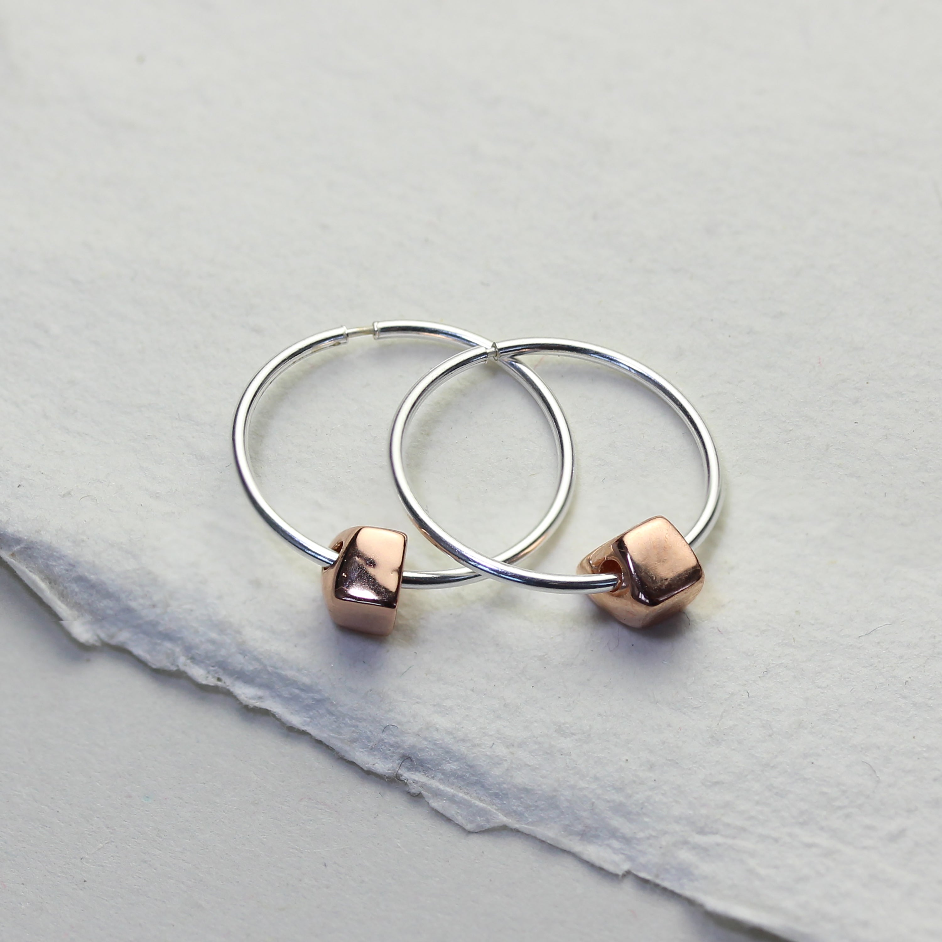 Sterlingsilber 18 mm Creolen Ohrringe mit Rosévergoldet Anhängern