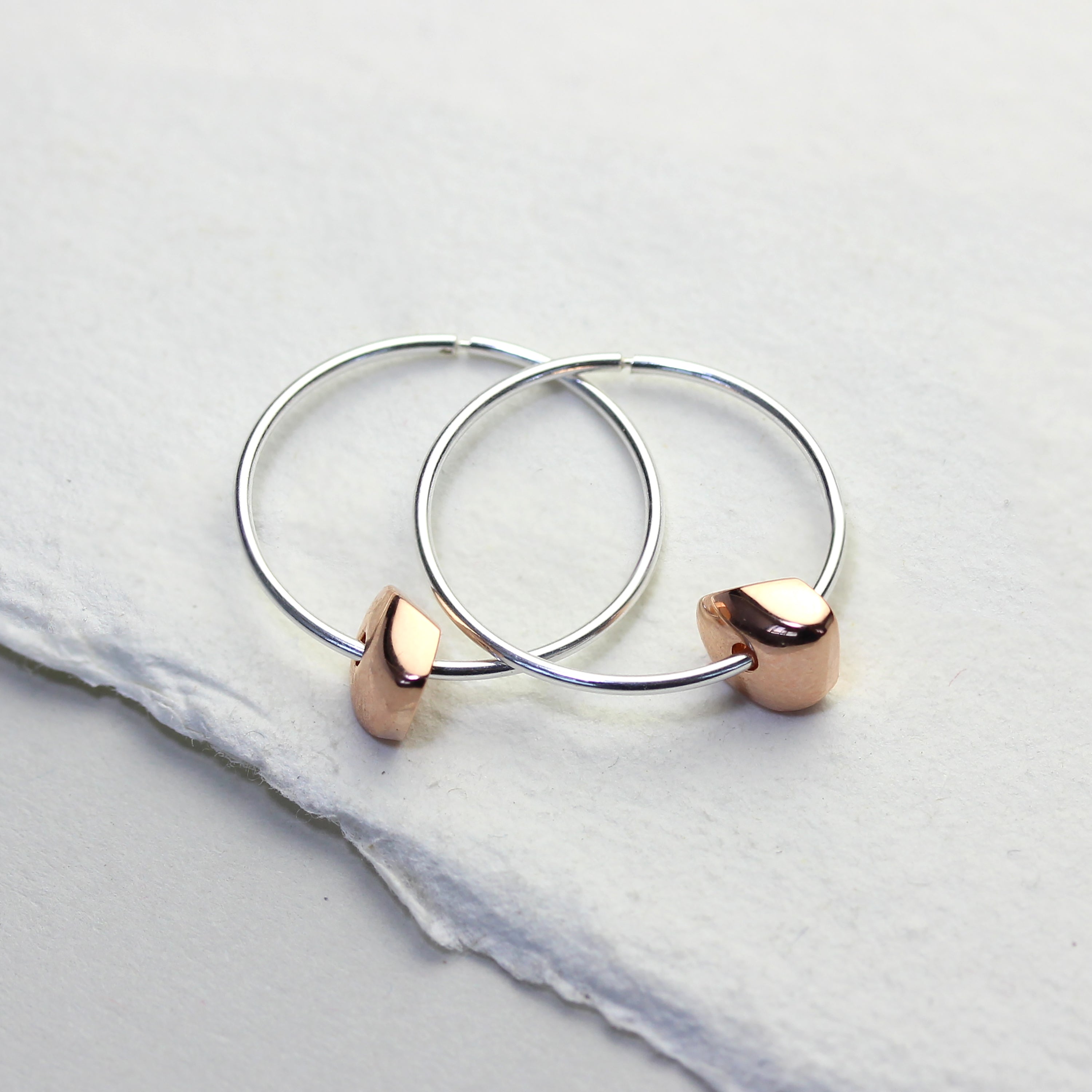 Sterlingsilber 14 mm Creolen Ohrringe mit in Roségold getauchten Barren
