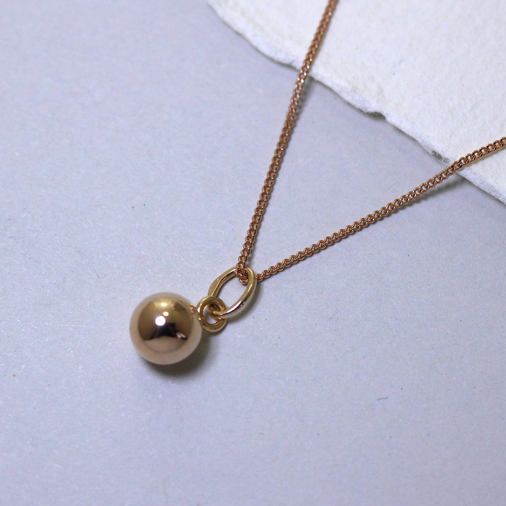 Halskette aus roségoldbeschichtetem Sterlingsilber mit Kugeln, 14–32 Zoll
