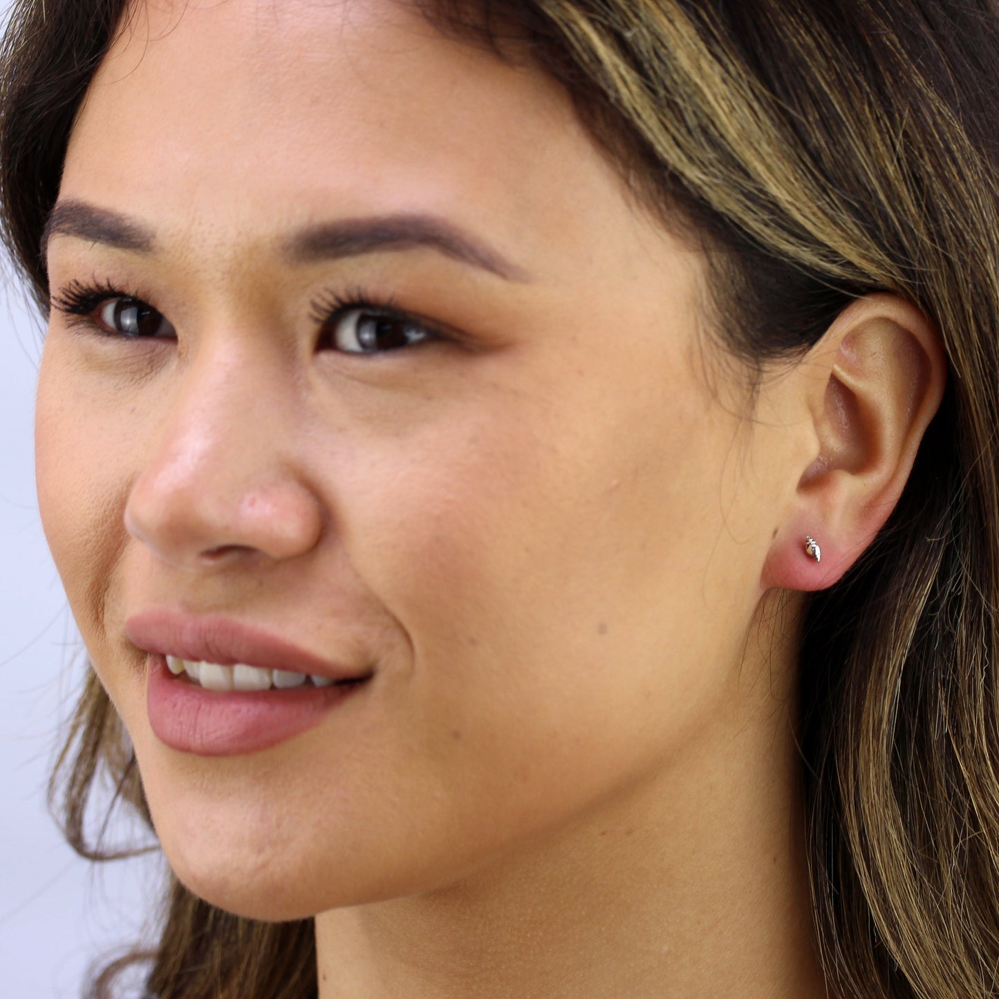 Kleine Muschel-Ohrstecker aus Sterling Silber