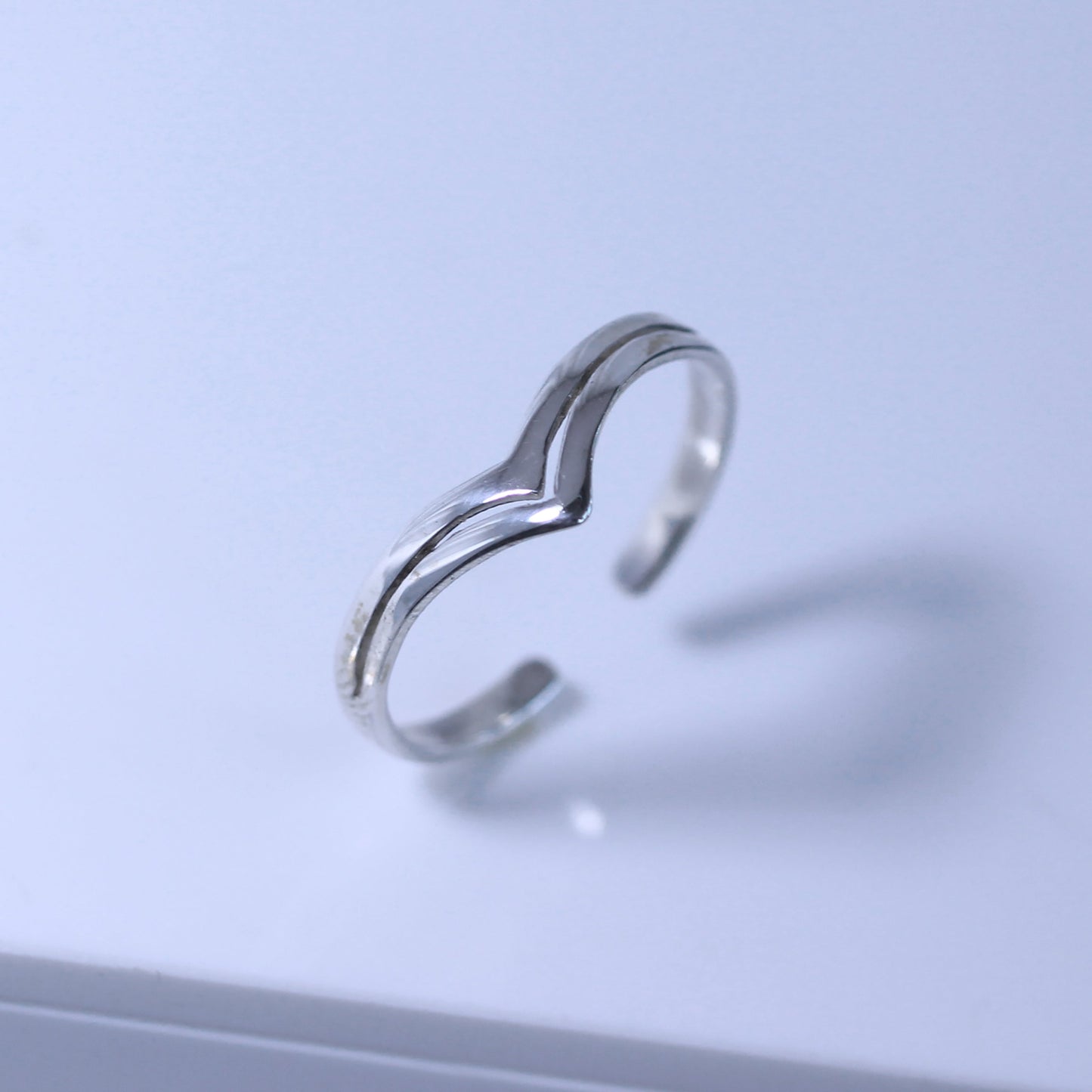 Verstellbarer Ring aus Sterling Silber mit doppeltem Querlenker